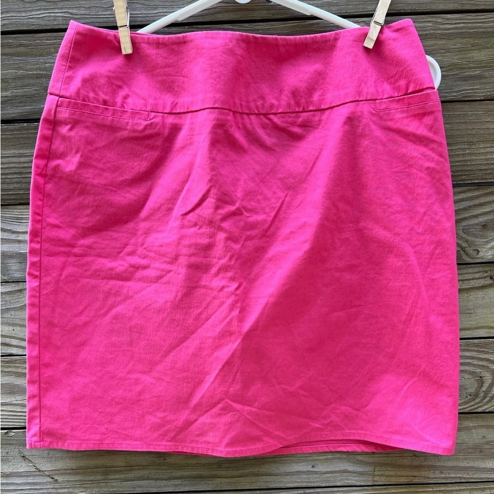 New York and Company Hot Pink Mini Skirt, Women’s Size 4